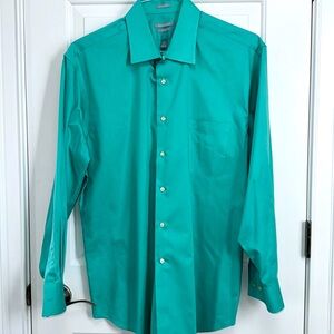 Men’s 17 32/33 Van Heusen Fitted button up dress shirt